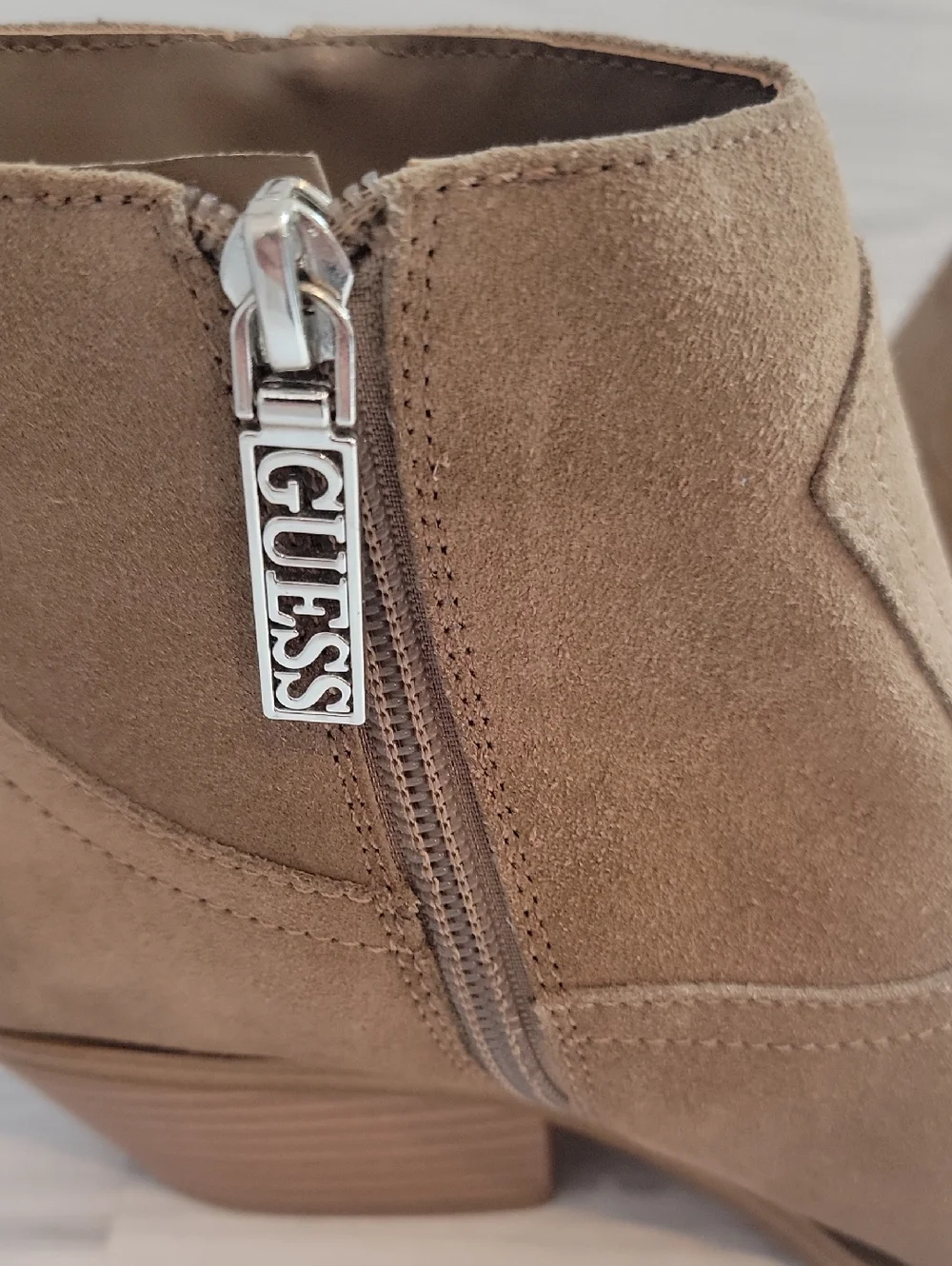 Guess Gwnebila Suede Pointed Toe Ankle Boots - Taupe NWT Womens Size 6.5